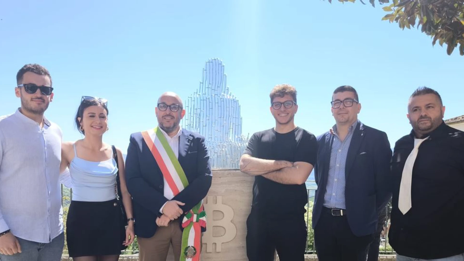 Fornelli diventa il primo borgo Bitcoin in Italia. Inaugurata l’installazione realizzata da Mattia Pannoni e finanziata dal comune dedicata a Satoshi Nakamoto. GUARDA IL SERVIZIO